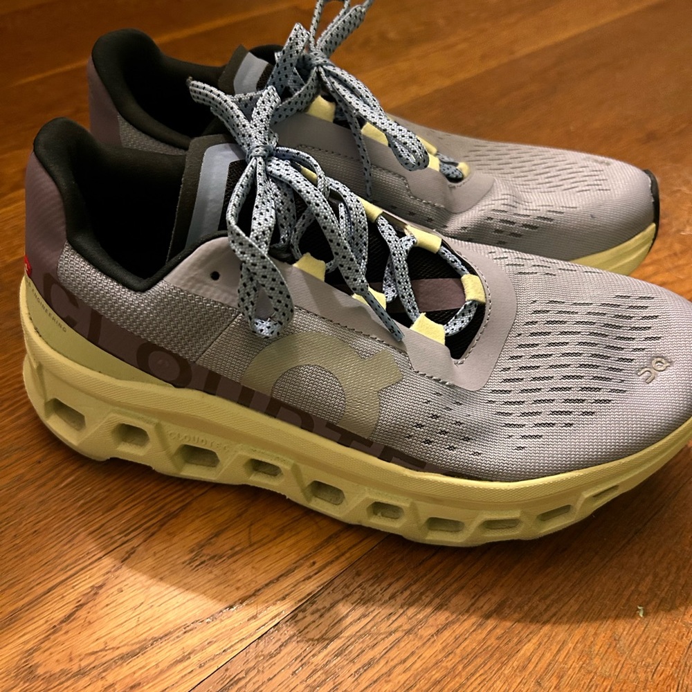 OnCloud Women’s Cloudmonster shoes size 7.5.